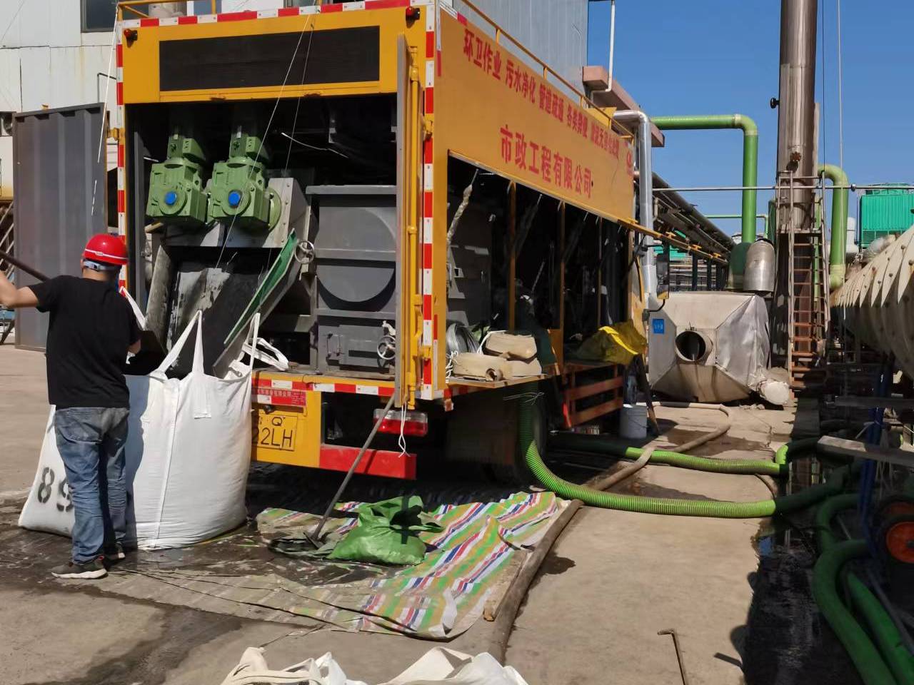 万秀淤泥压干处理